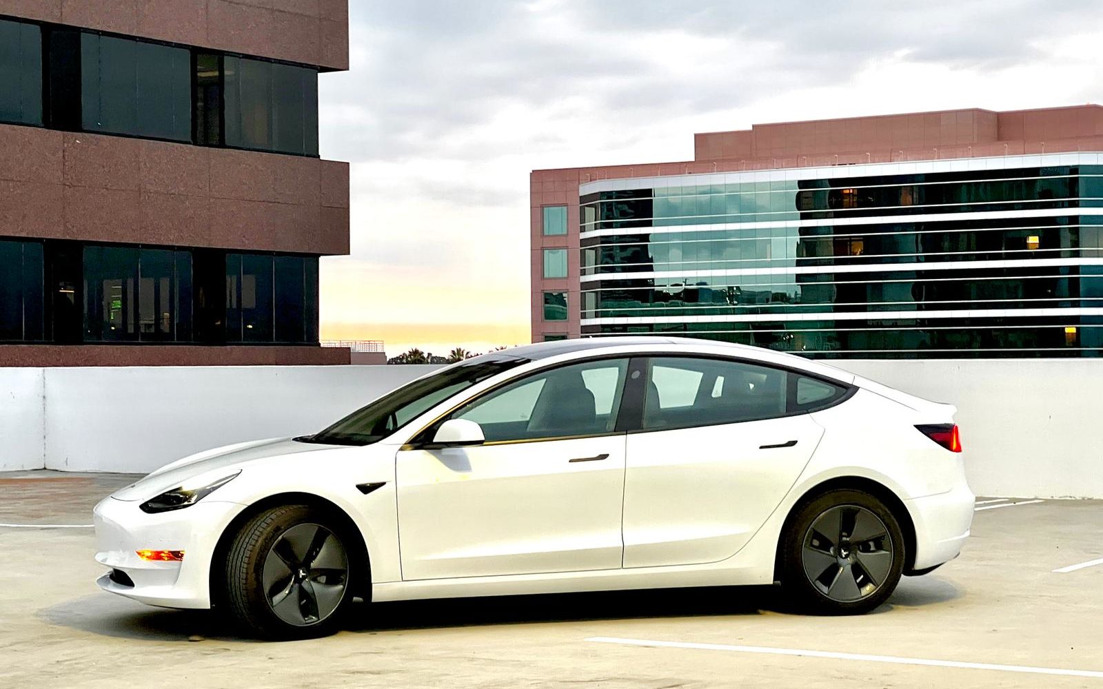Tesla Model 3 STANDART RANGE- NEW CAR — CAR SOLD —